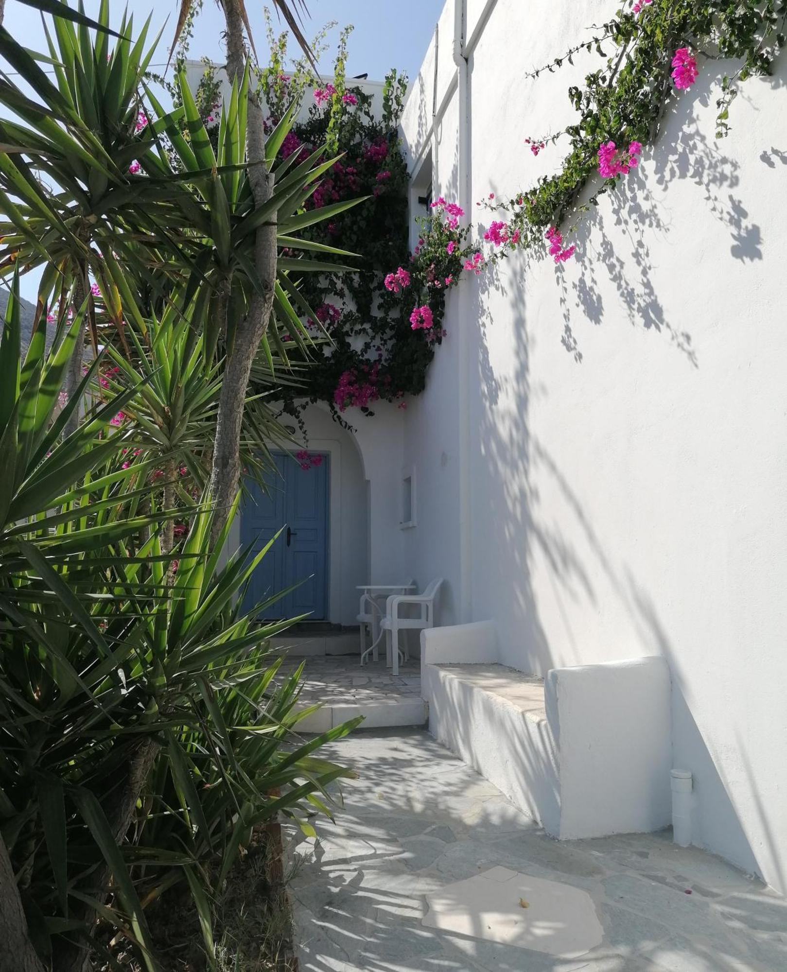 Vocamvilia Apartments Kamári Exterior foto